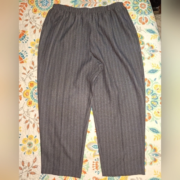 A bundle of 3 ladies slacks in a size 24W. Pre-loved and in great condition. - Picture 8 of 16